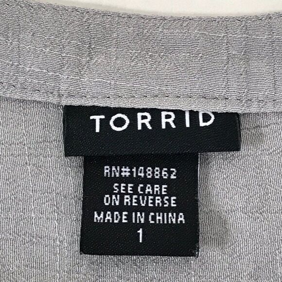 Torrid Split Neck Popover Blouse Women's Plus 1/1X Gray Crinkle Rayon Casual - Picture 9 of 11